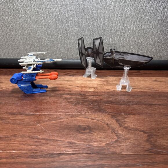 2015 Hot Wheels Star Wars Blast Attack Resistance X-Wing Fighter - Picture 1 of 6